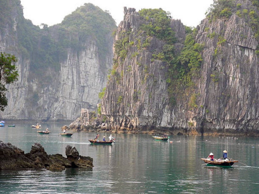 Bai Tu Long Bay