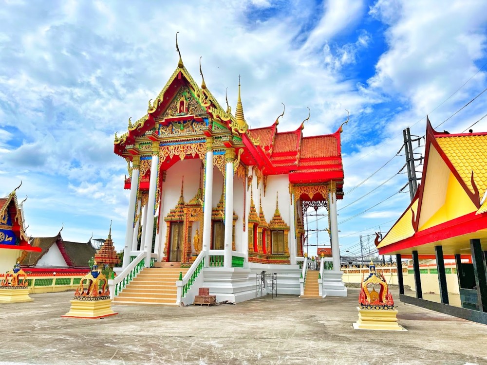 Suwankeereewong Temple