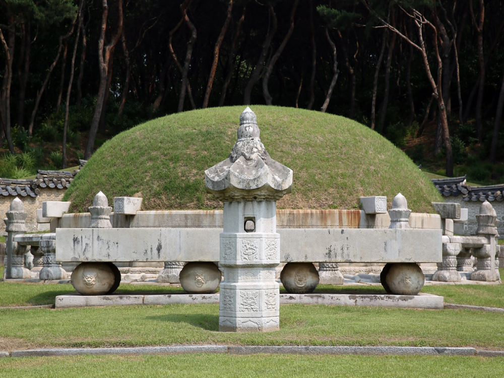 Tomb of General Kim Yu Shin