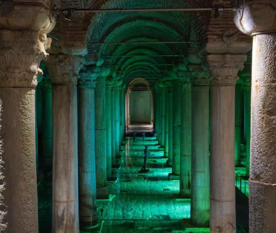 Istanbul: Hagia Sophia Topkapi and Basilica Cistern Tour | ®ExcursionMania - Image 4