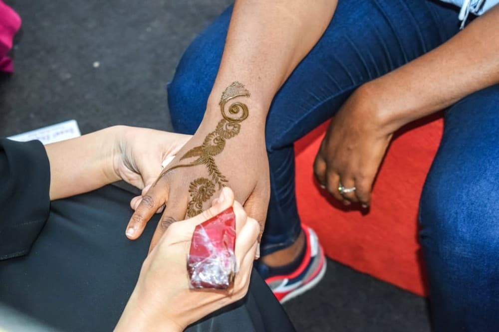 Dubai: Red Dune Safari Camel Ride Sandboarding and Dinner | ®ExcursionMania - Image 4