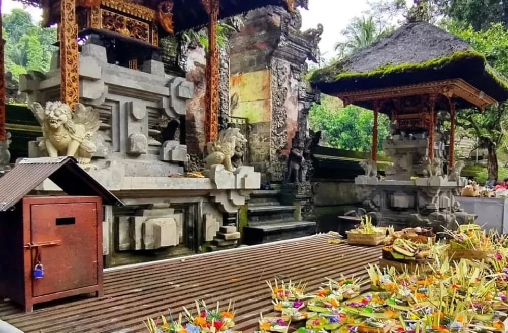 Tirta Empul: Temple Tour with Optional Spiritual Cleansing | ®ExcursionMania - Image 4