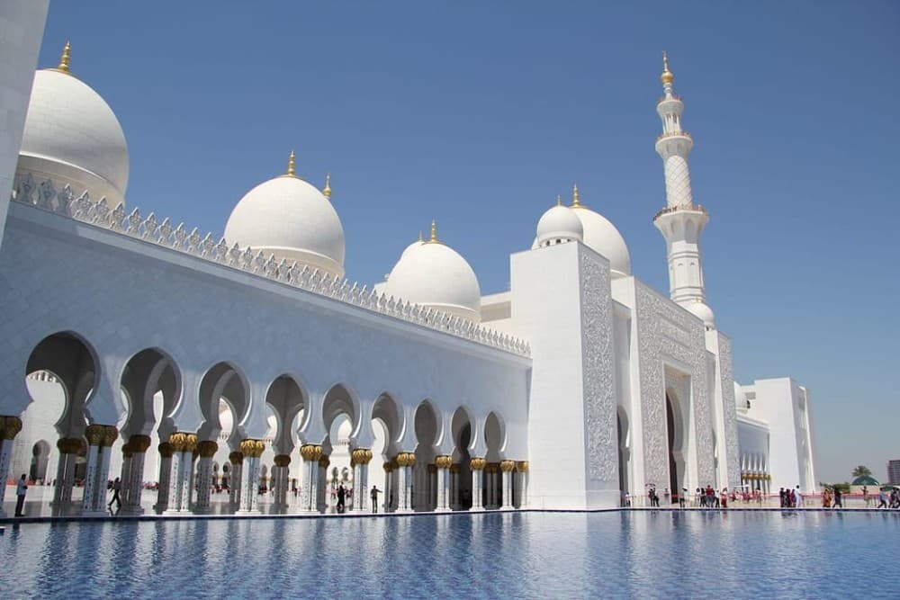 From Dubai: Abu Dhabi Tour with Sheikh Zayed Mosque | ®ExcursionMania - Image 3