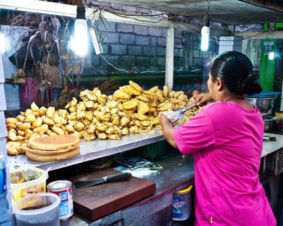 Denpasar: Night Street Food Walking Tour | ®ExcursionMania - Image 3