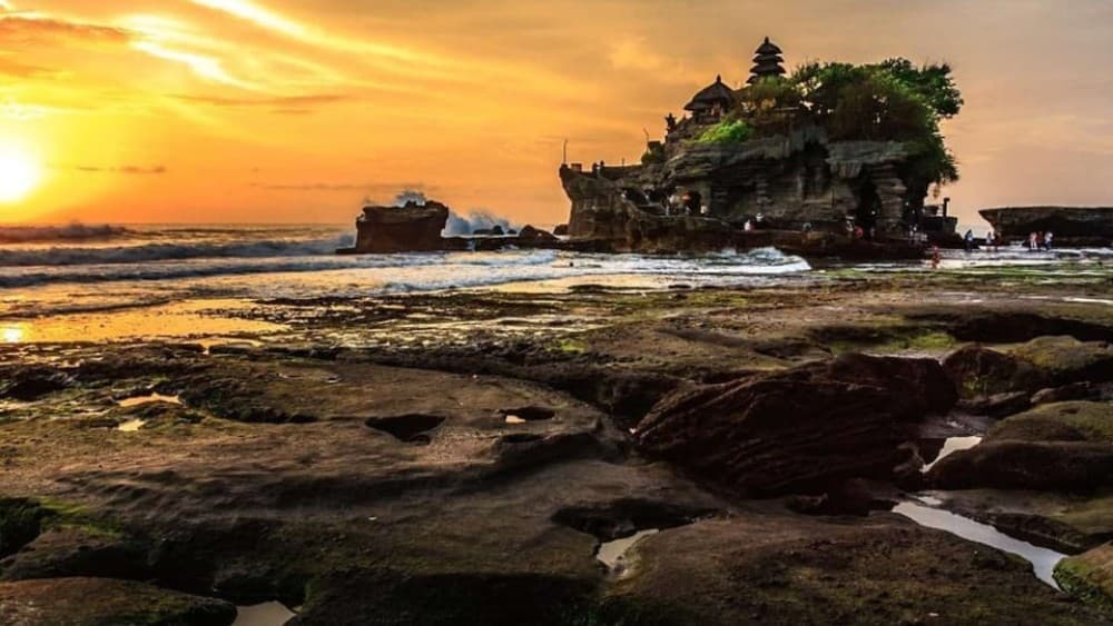 Ubud: Jungle Club, Waterfall, Market, and Tanah Lot Tour | ®ExcursionMania - Image 1