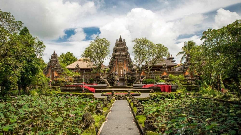 Ubud: Tjampuhan Ridge, Monkey Forest & Art Market Photo Tour | ®ExcursionMania - Image 4