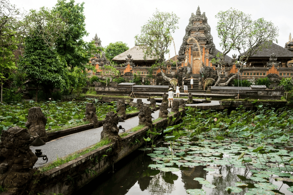 Ubud: Tjampuhan Ridge, Monkey Forest & Art Market Photo Tour | ®ExcursionMania - Image 9