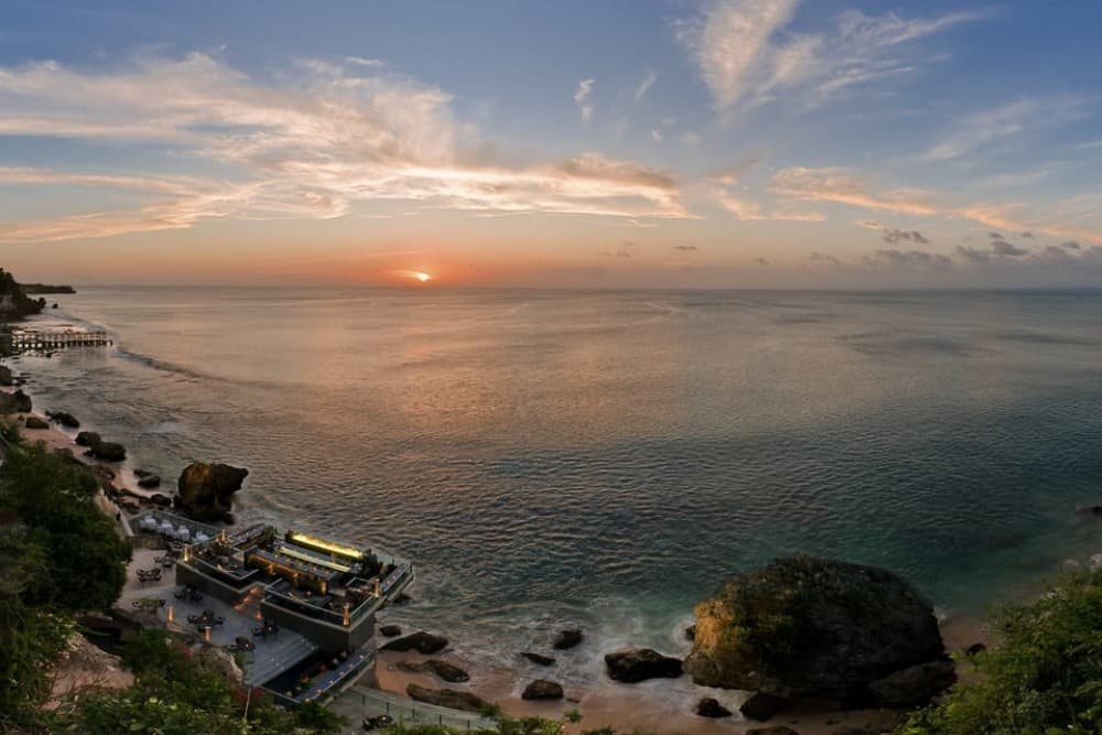 Uluwatu: Beach Club and Cliffside Private Bar Hopping Tour | ®ExcursionMania - Image 7