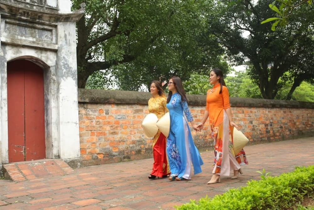 Hanoi: Traditional Ao Dai Dress And Non La Hat Rental | ®ExcursionMania - Image 1