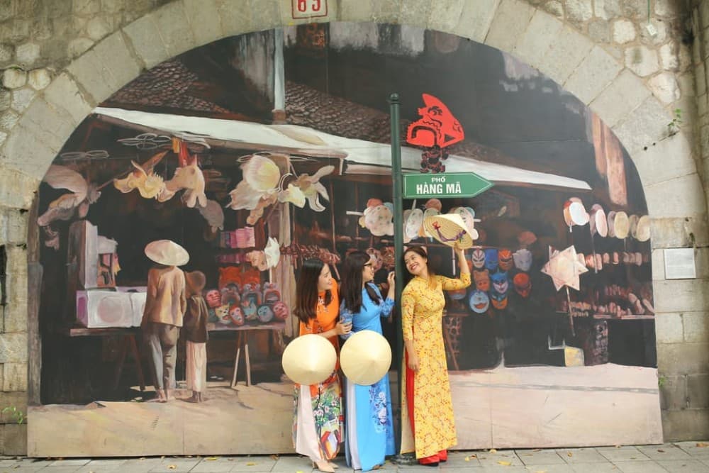 Hanoi: Traditional Ao Dai Dress And Non La Hat Rental | ®ExcursionMania - Image 4