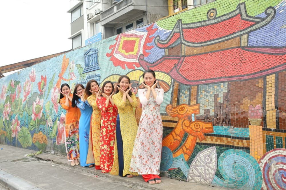 Hanoi: Traditional Ao Dai Dress And Non La Hat Rental | ®ExcursionMania - Image 6