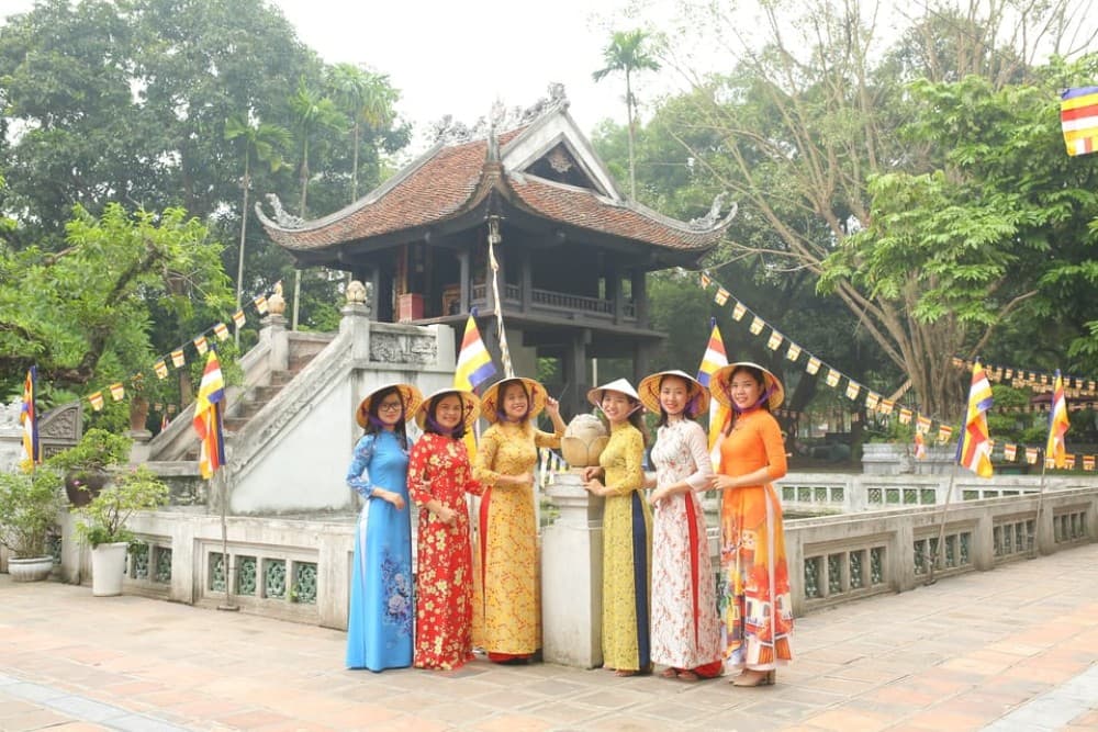 Hanoi: Traditional Ao Dai Dress And Non La Hat Rental | ®ExcursionMania - Image 8