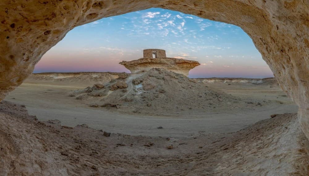 Doha: Richard Serra Sculpture, Zekreet and West Coast Tour | ®ExcursionMania - Image 2