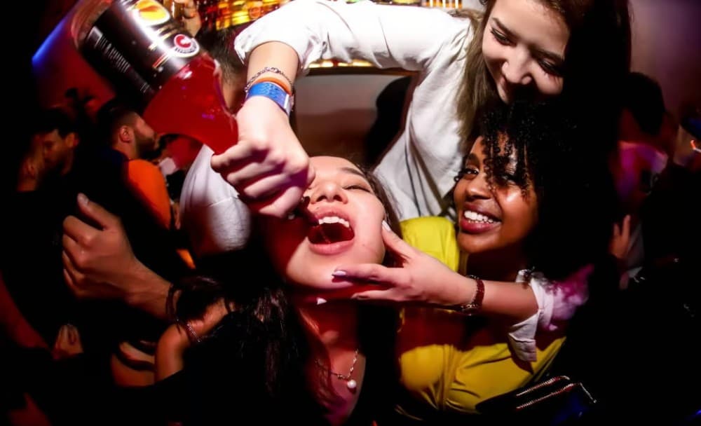 Istanbul: Party Pub Crawl with Party Bus | ®ExcursionMania - Image 2