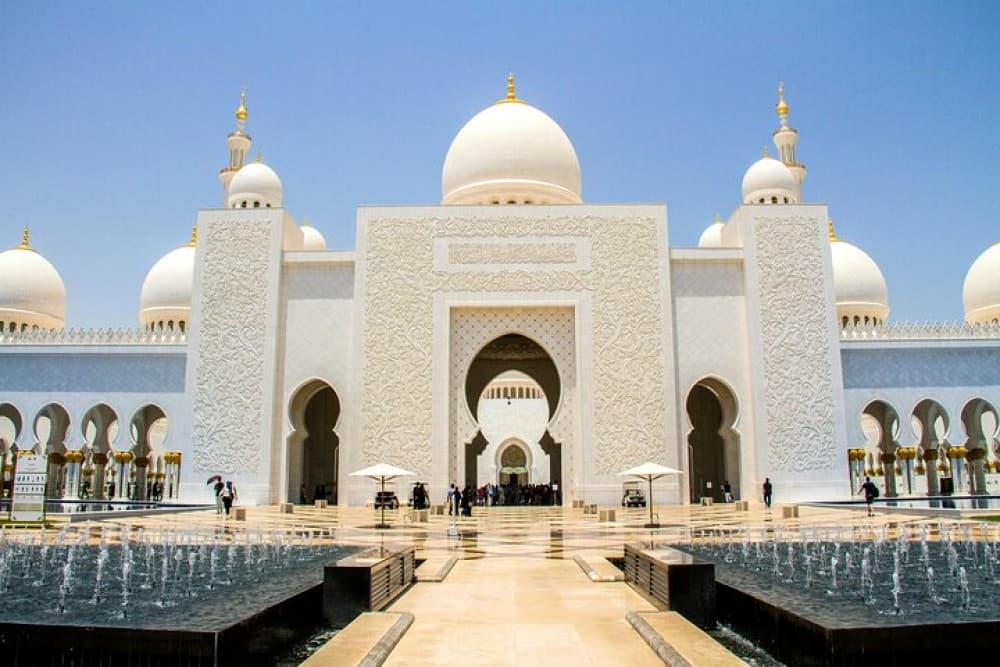 Premium Abu Dhabi Tour: Grand Mosque, Royal Palace & Etihad Tower | ®ExcursionMania - Image 4
