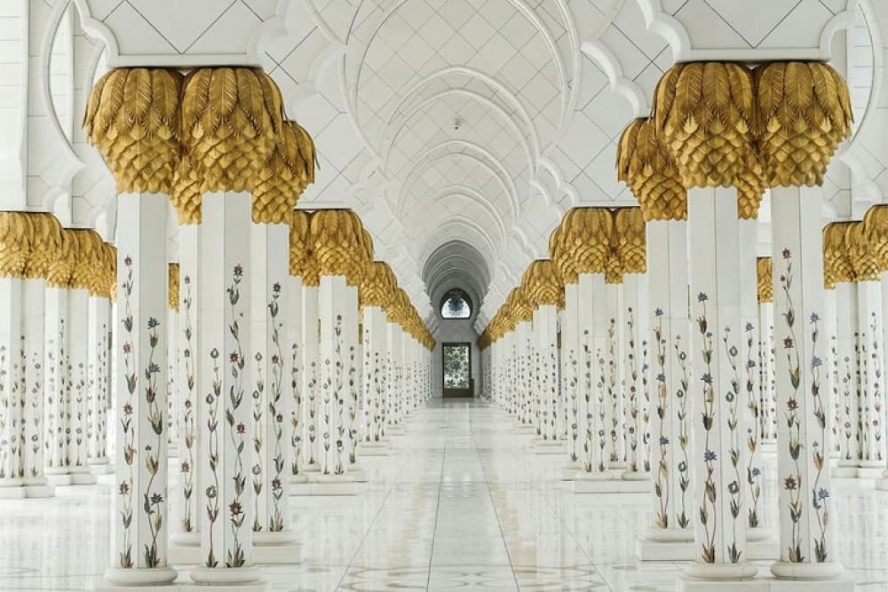 Premium Abu Dhabi Tour: Grand Mosque, Royal Palace & Etihad Tower | ®ExcursionMania - Image 5