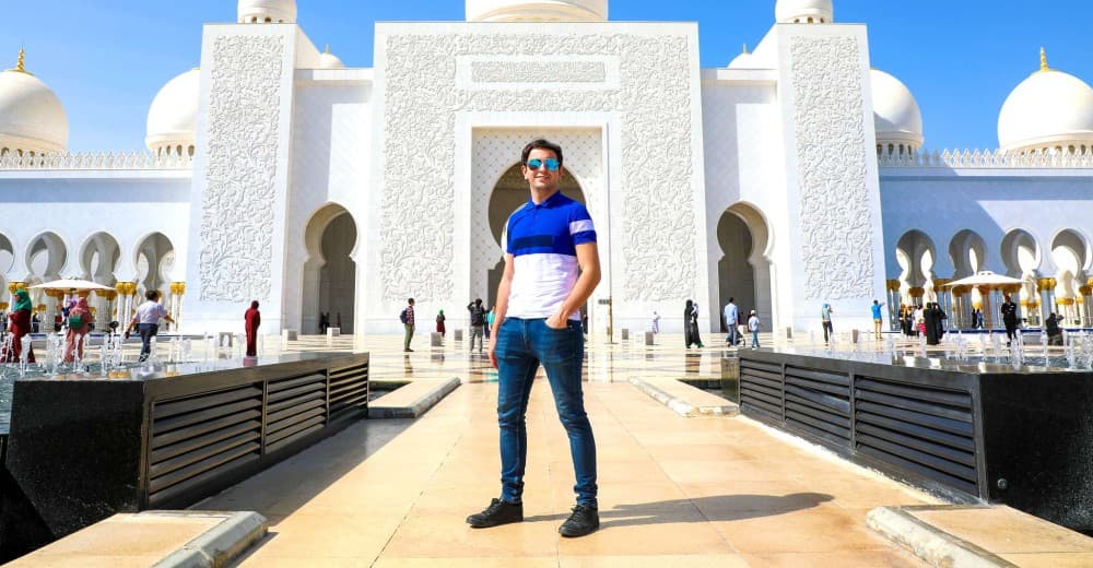 Premium Abu Dhabi Tour: Grand Mosque, Royal Palace & Etihad Tower | ®ExcursionMania - Image 3