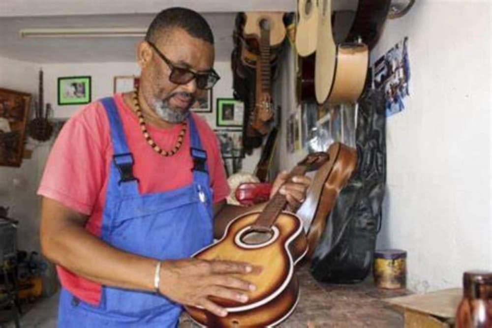 City tour Mindelo with music & cultural worshop | ®ExcursionMania - Image 4