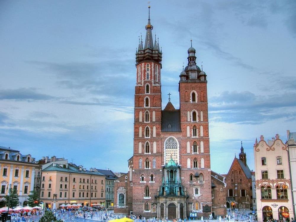 Krakow St Marys Basilica Visiting with Short Guided Walk | ®ExcursionMania - Image 3