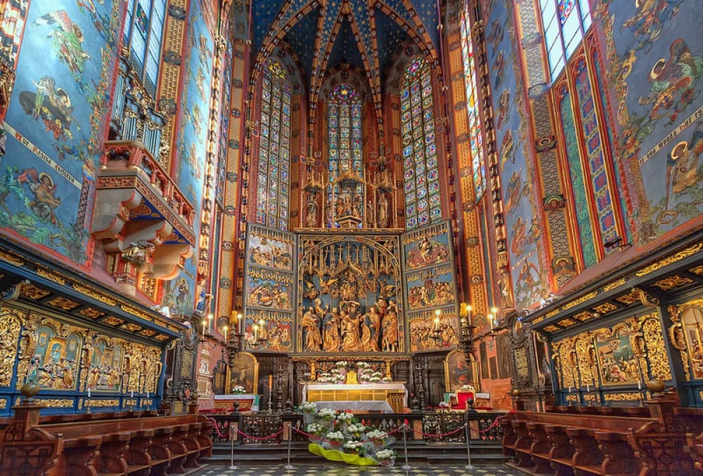 Krakow St Marys Basilica Visiting with Short Guided Walk | ®ExcursionMania - Image 2