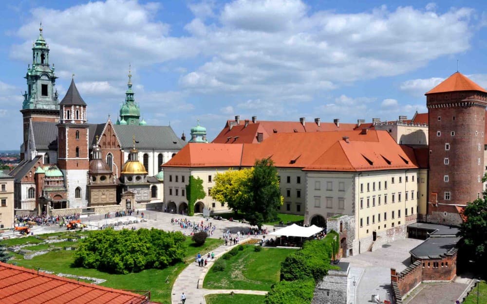 Krakow: Rynek Underground & Wawel Castle, Cathedral Tour | ®ExcursionMania - Image 3