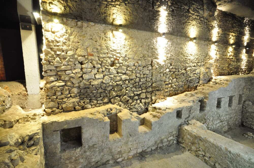 Krakow: Rynek Underground & Wawel Castle, Cathedral Tour | ®ExcursionMania - Image 4