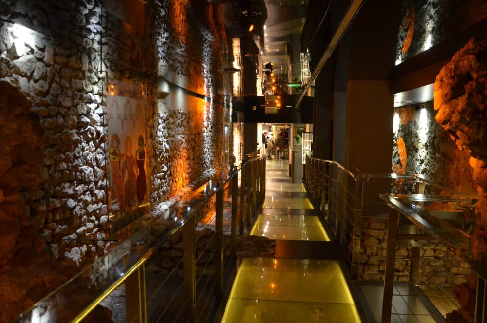 Krakow: Rynek Underground & Wawel Castle, Cathedral Tour | ®ExcursionMania - Image 8