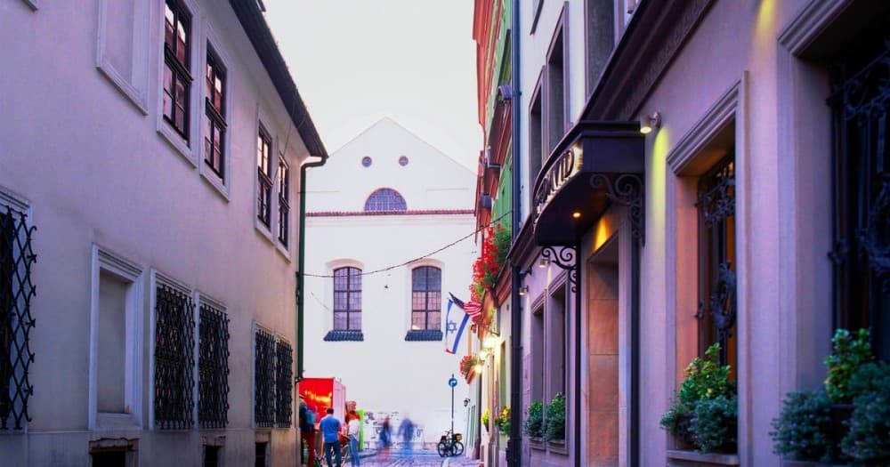 Krakow: Kazimierz, Schindlers Factory, & Ghetto Guided Tour | ®ExcursionMania - Image 4