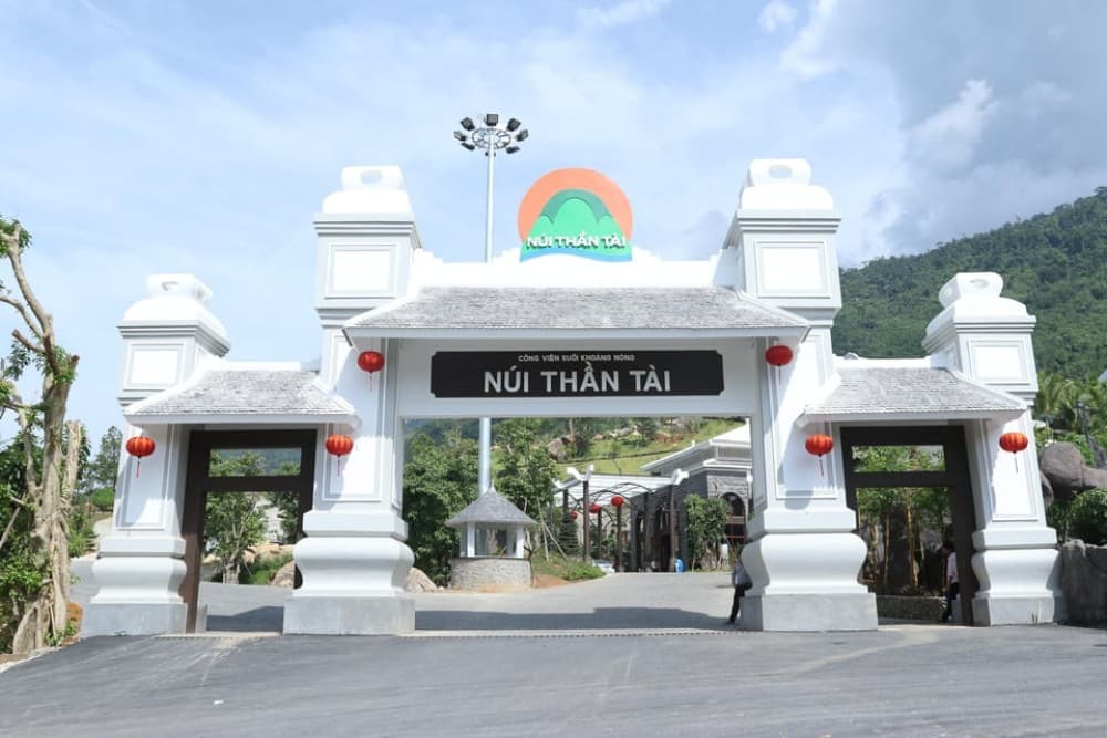 Shuttle Bus Da Nang- Nui Than Tai Hot Springs Park- Da Nang | ®ExcursionMania - Image 1