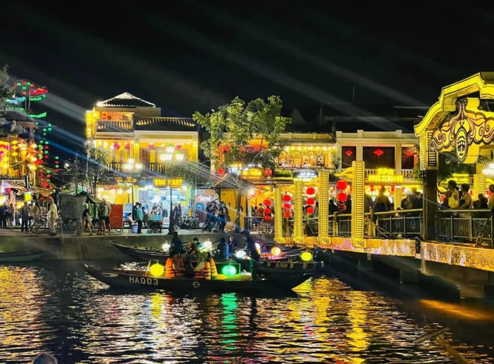 Shuttle Bus Da Nang- Golden Bridge- Hoi An by night- DaNang | ®ExcursionMania - Image 7