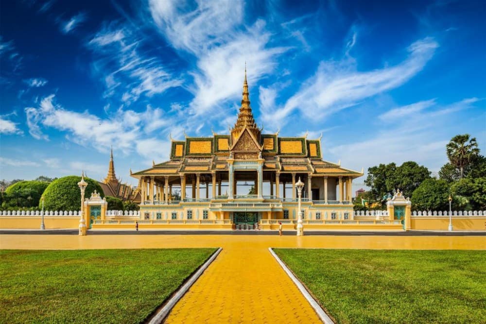 Phnom Penh: 9 Exciting Spots Evening Tuk-Tuk Tour