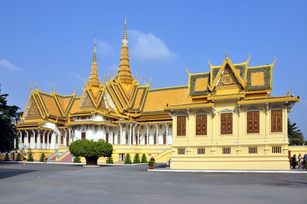 Phnom Penh: 9 Exciting Spots Evening Tuk-Tuk Tour | ®ExcursionMania - Image 10