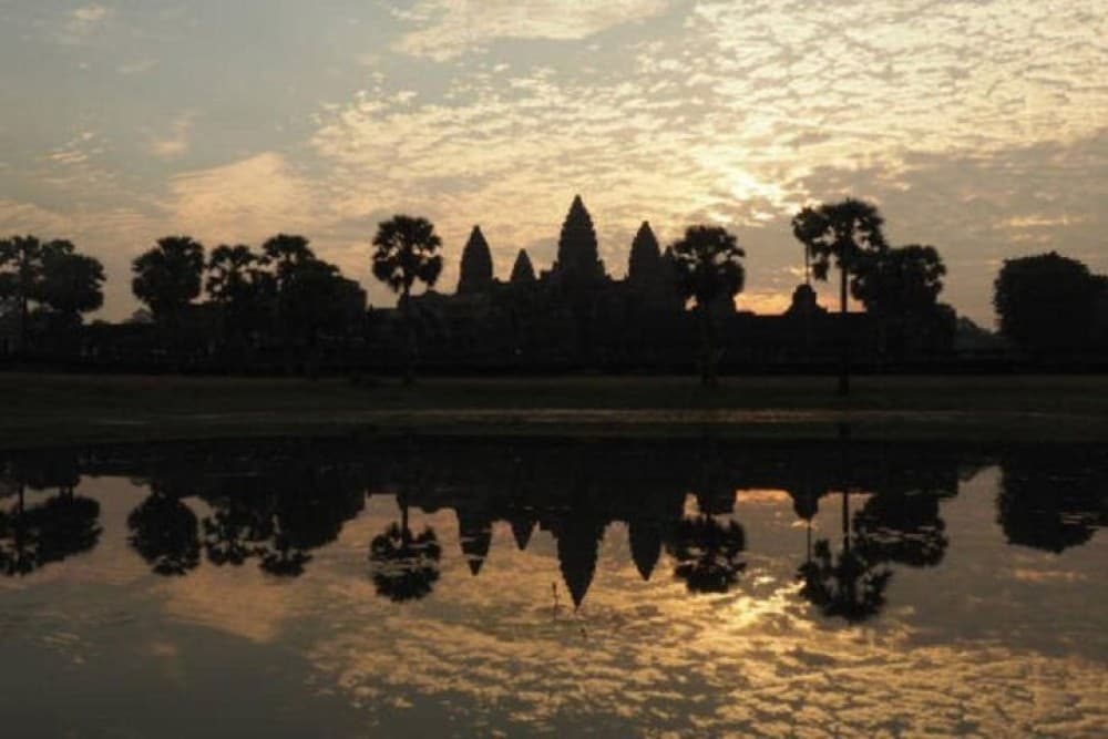 Angkor Wat: Guided Sunrise Bike Tour w/ Breakfast and Lunch | ®ExcursionMania - Image 1