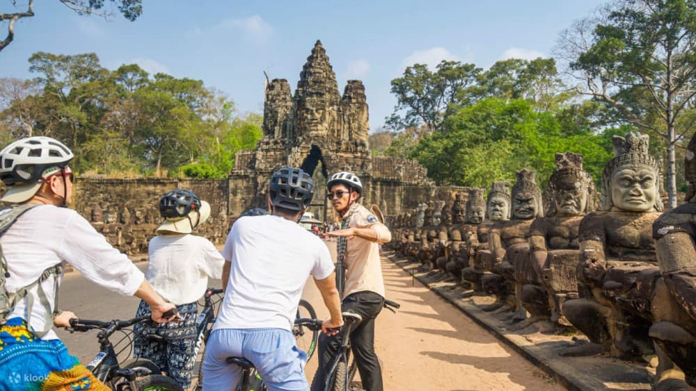 Angkor Wat: Guided Sunrise Bike Tour w/ Breakfast and Lunch | ®ExcursionMania - Image 3