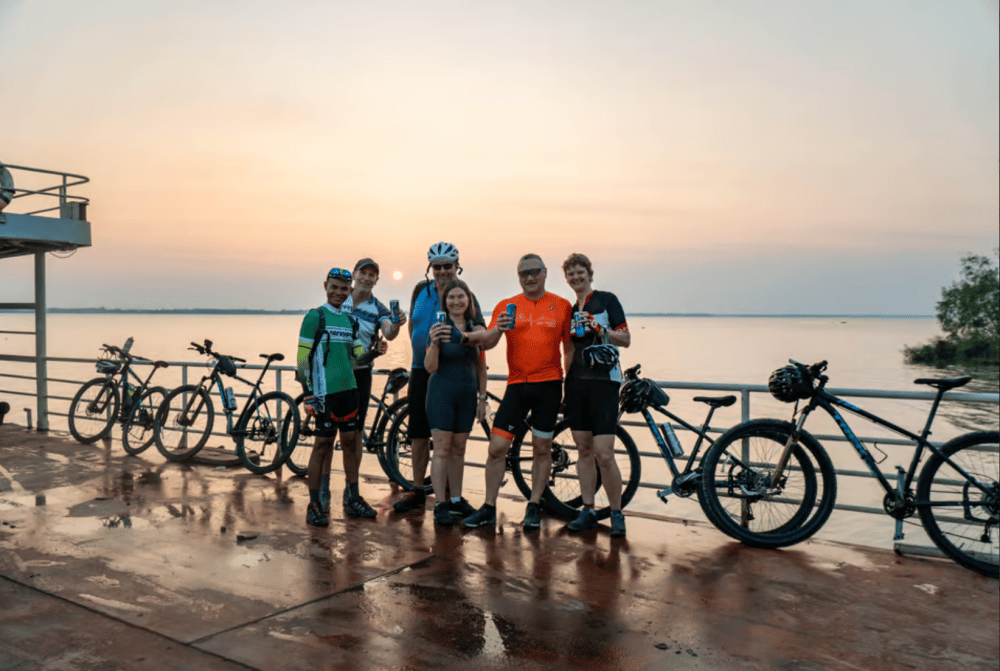 Phnom Penh: Silk Island Sunset Bike Tour include drinks