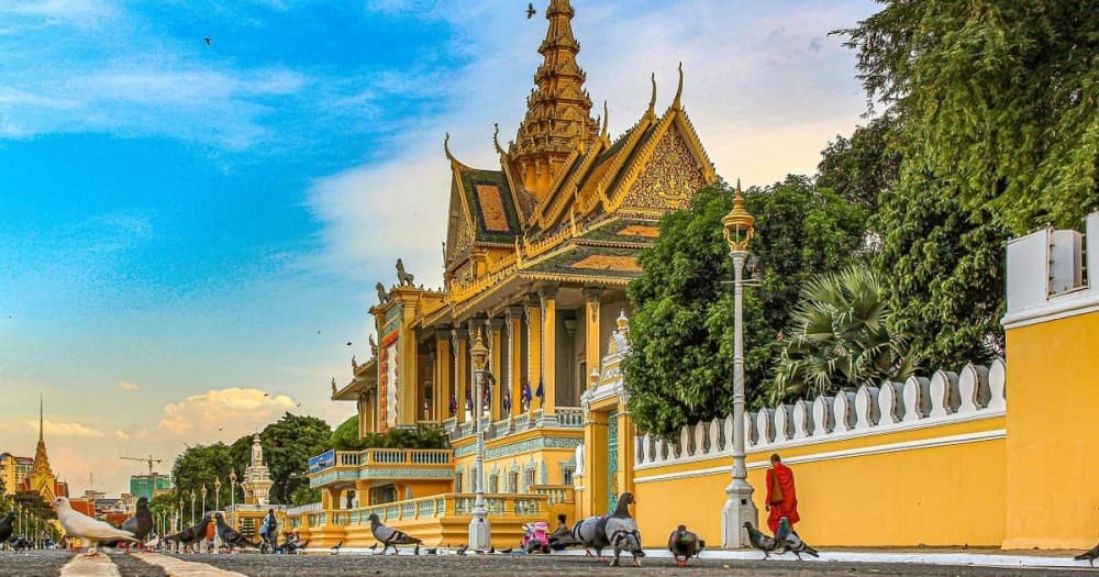 Phnom Penh Historical Sites Tour by Tuk Tuk