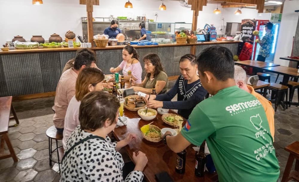 Phnom Penh: Evening Food Tour with Drinks & Tuk Tuk Included | ®ExcursionMania - Image 1