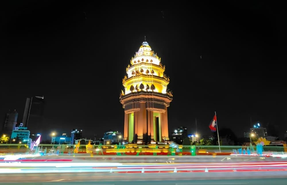 Phnom Penh City Tour & Sunset Boat by Tuk- Tuk with Drinks | ®ExcursionMania - Image 2
