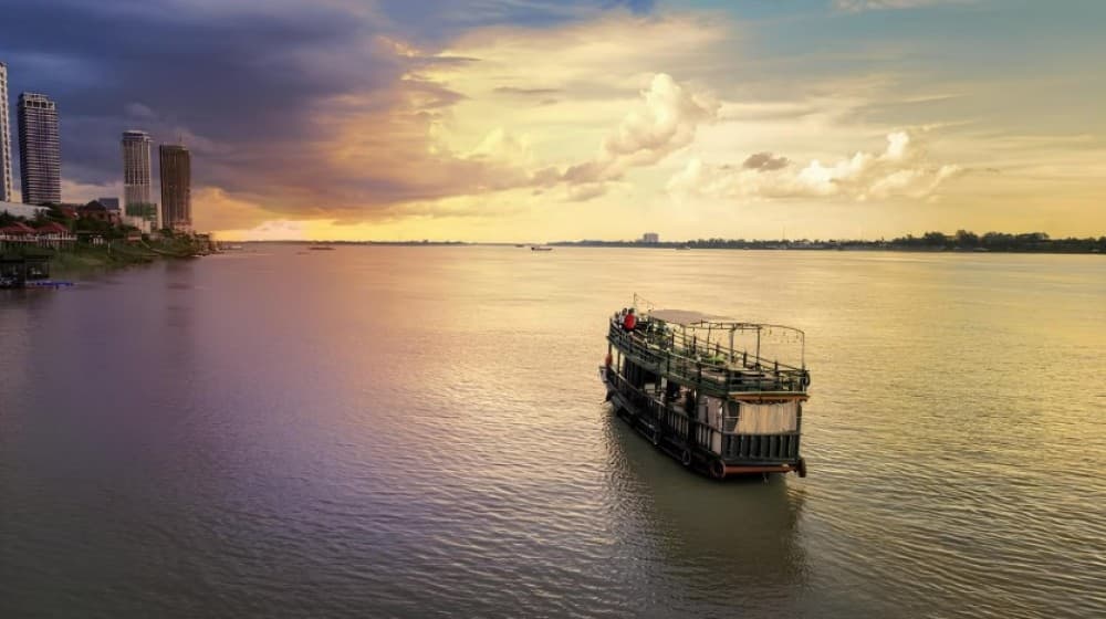 Phnom Penh City Tour & Sunset Boat by Tuk- Tuk with Drinks | ®ExcursionMania - Image 6