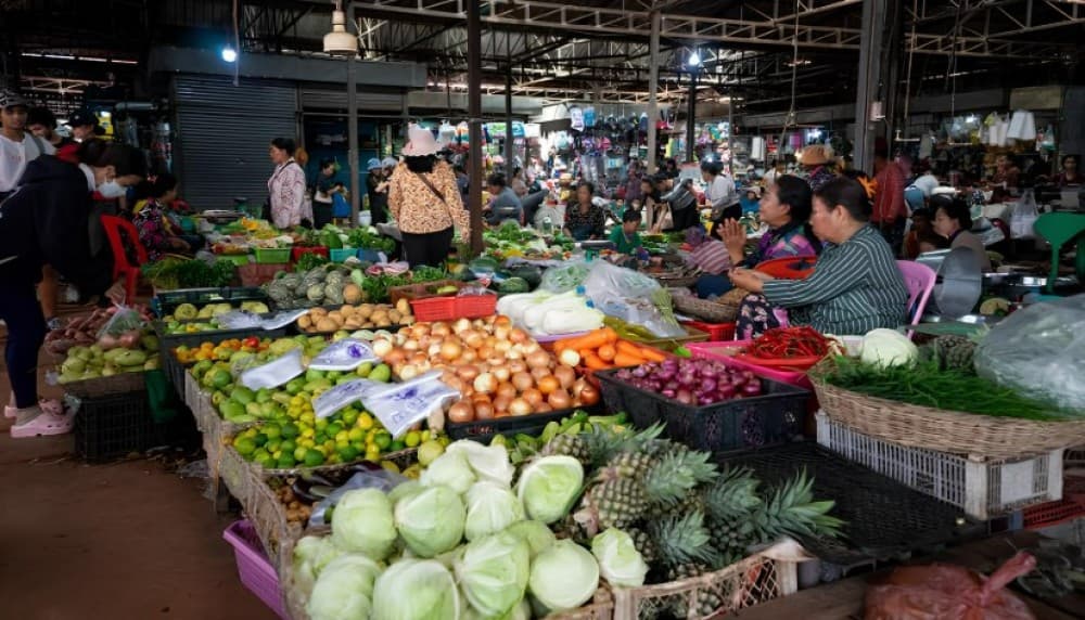 Phnom Penh City Tour & Sunset Boat by Tuk- Tuk with Drinks | ®ExcursionMania - Image 9