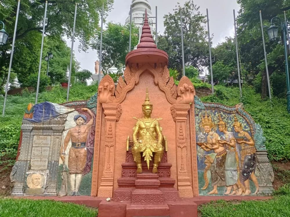 Phnom Penh Historical Sites Tour by Tuk Tuk | ®ExcursionMania - Image 4