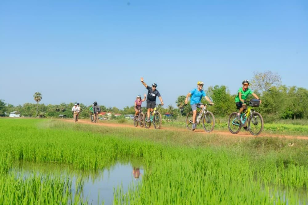 Kampong Phluk: Floating Village Bike Tour and Sunset Cruise | ®ExcursionMania - Image 2