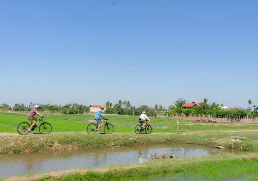Kampong Phluk: Floating Village Bike Tour and Sunset Cruise | ®ExcursionMania - Image 3