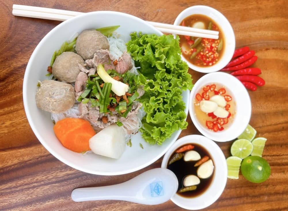 Phnom Penh: Street Art & Food Tour by Tuk-Tuk | ®ExcursionMania - Image 4