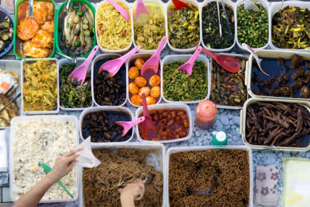 Phnom Penh: Street Art & Food Tour by Tuk-Tuk | ®ExcursionMania - Image 11