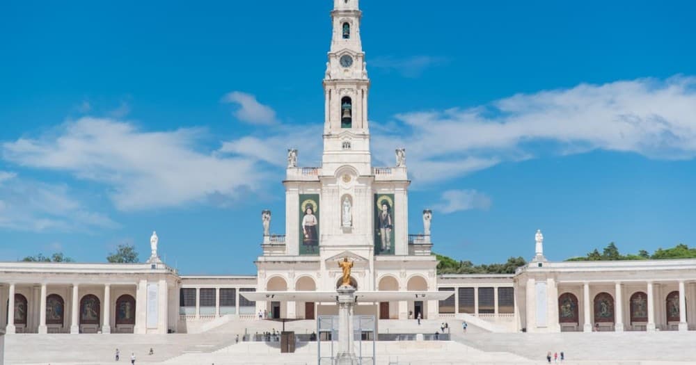 From Lisbon: Obidos, Nazaré and Fátima | ®ExcursionMania - Image 2