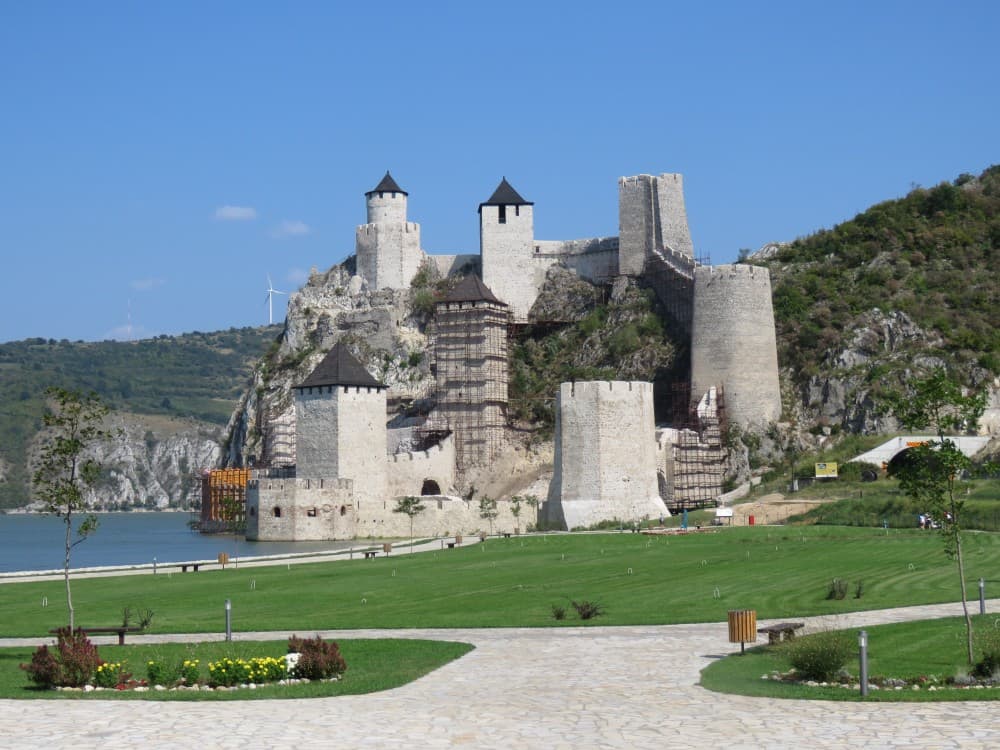 Iron gate tour: Golubac fortress,Lepenski Vir and Djerdap NP