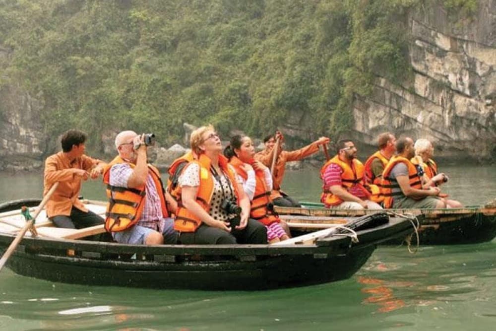 Halong Join-in 4 Hours Cruising Cave visit, Kayak and Seafood Lunch | ®ExcursionMania - Image 3