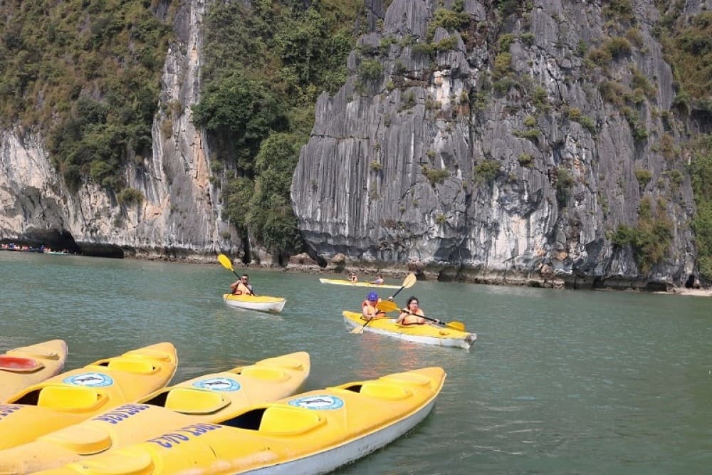 Halong Join-in 4 Hours Cruising Cave visit, Kayak and Seafood Lunch | ®ExcursionMania - Image 11