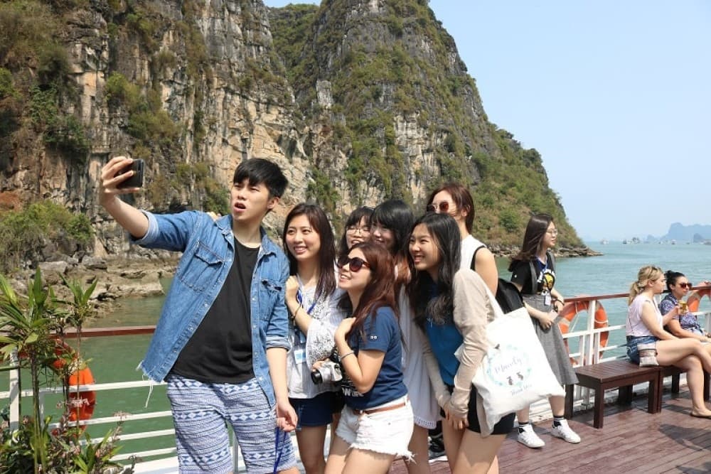 Halong Join-in 4 Hours Cruising Cave visit, Kayak and Seafood Lunch | ®ExcursionMania - Image 12